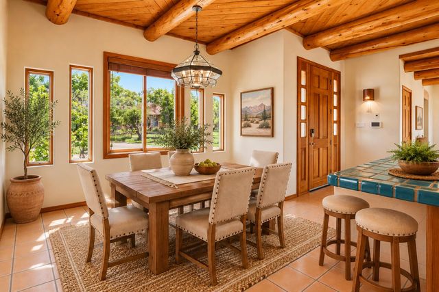 458 Calle De Wences, Los Lunas, NM 87031