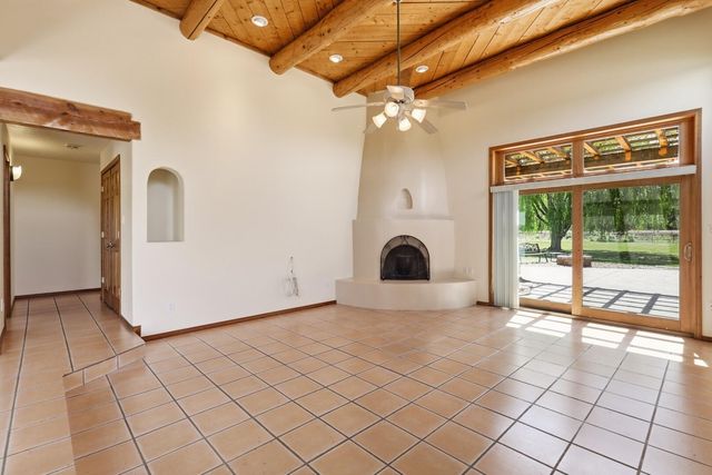 458 Calle De Wences, Los Lunas, NM 87031