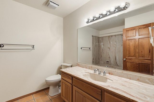 458 Calle De Wences, Los Lunas, NM 87031
