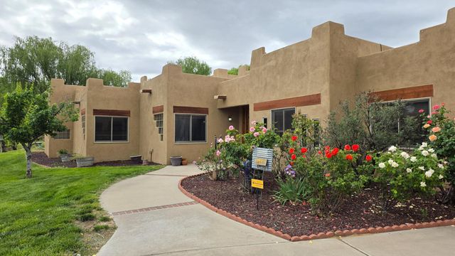 458 Calle De Wences, Los Lunas, NM 87031