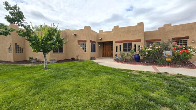 458 Calle De Wences, Los Lunas, NM 87031