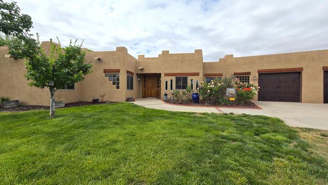 458 Calle De Wences, Los Lunas, NM 87031