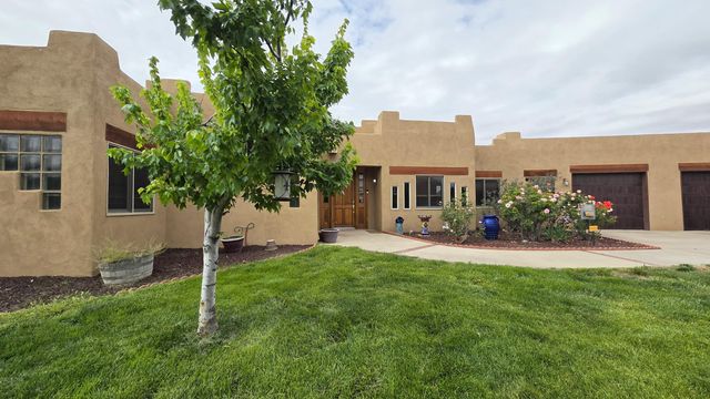 458 Calle De Wences, Los Lunas, NM 87031