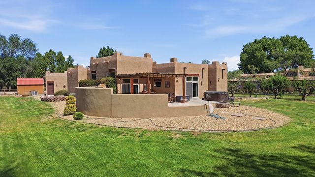 458 Calle De Wences, Los Lunas, NM 87031