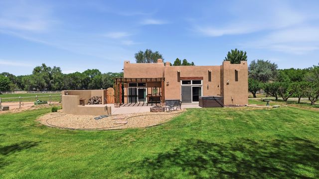 458 Calle De Wences, Los Lunas, NM 87031