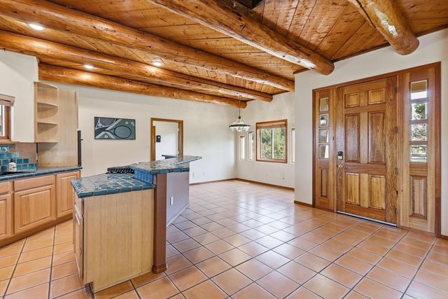 458 Calle De Wences, Los Lunas, NM 87031
