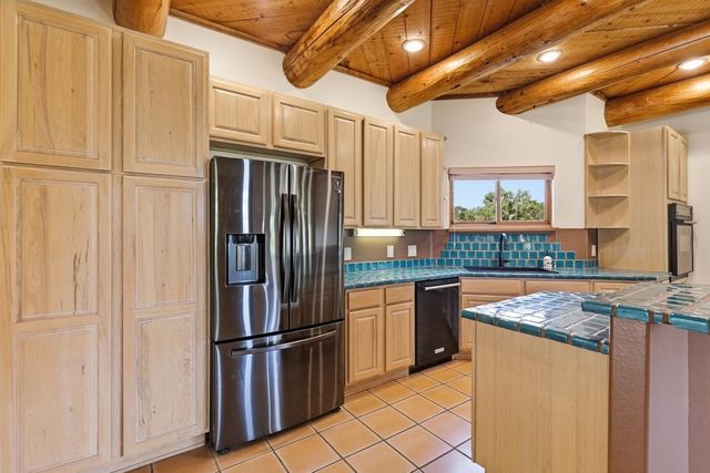 458 Calle De Wences, Los Lunas, NM 87031