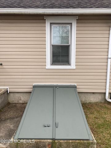 25 Hart Street, Hazlet, NJ 07734