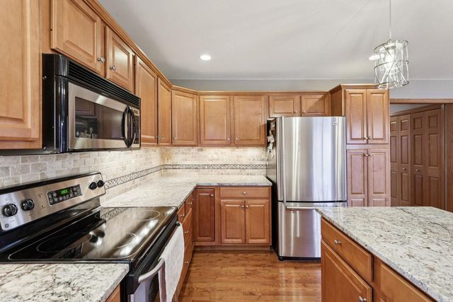 971 Hillside Way, Verona, WI 53593