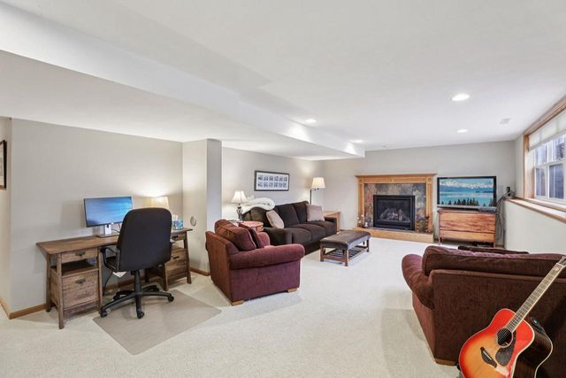 971 Hillside Way, Verona, WI 53593