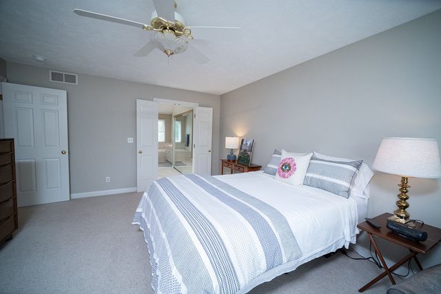 5421 Regents Park Road, Rockford, IL 61107