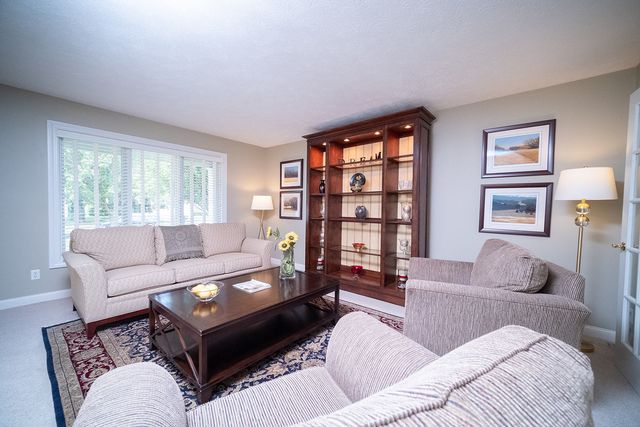 5421 Regents Park Road, Rockford, IL 61107