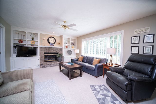5421 Regents Park Road, Rockford, IL 61107