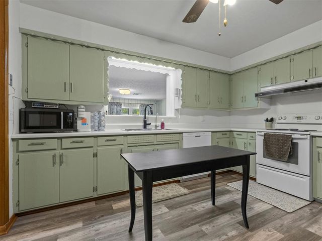 204 Country Club Terrace, Midwest City, OK 73110