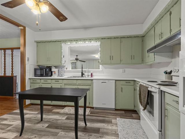 204 Country Club Terrace, Midwest City, OK 73110