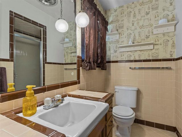 204 Country Club Terrace, Midwest City, OK 73110