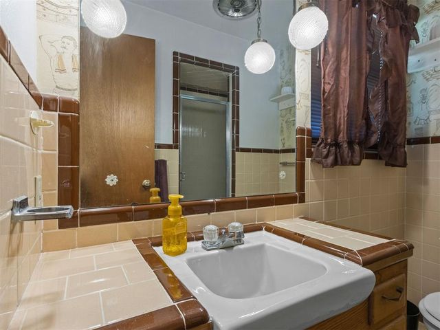 204 Country Club Terrace, Midwest City, OK 73110