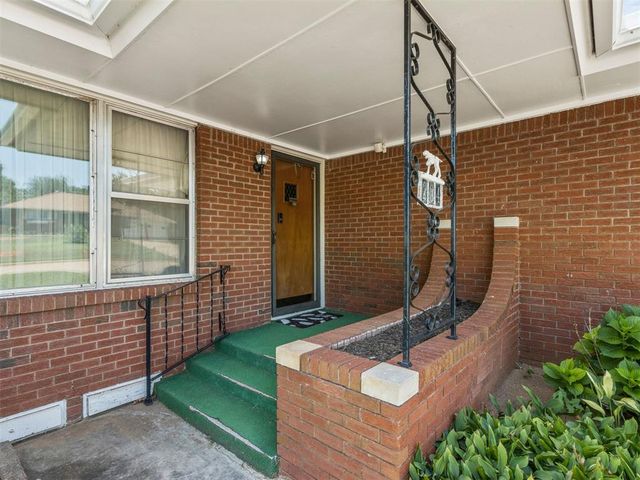 204 Country Club Terrace, Midwest City, OK 73110