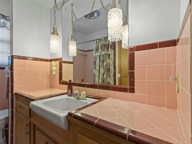 204 Country Club Terrace, Midwest City, OK 73110
