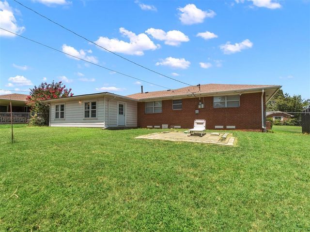 204 Country Club Terrace, Midwest City, OK 73110