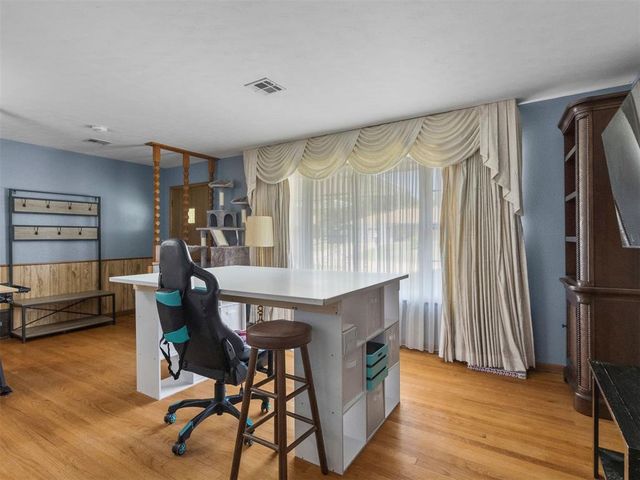 204 Country Club Terrace, Midwest City, OK 73110
