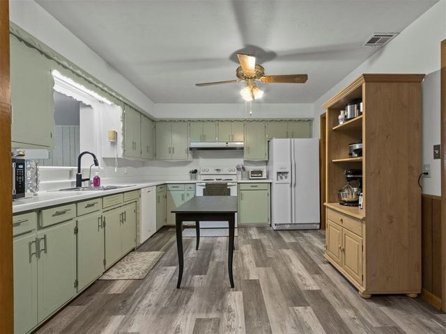 204 Country Club Terrace, Midwest City, OK 73110