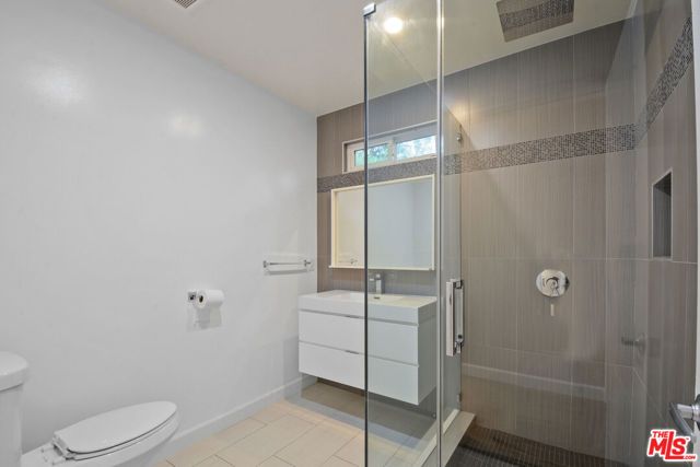 15424 Camarillo Street, Sherman Oaks, CA 91403