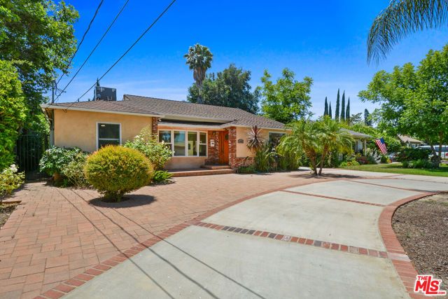 15424 Camarillo Street, Sherman Oaks, CA 91403