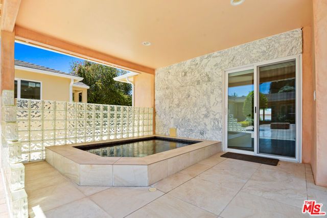 15424 Camarillo Street, Sherman Oaks, CA 91403