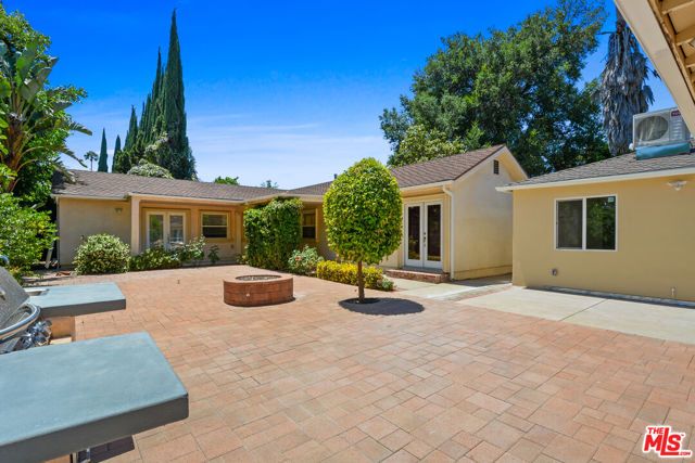 15424 Camarillo Street, Sherman Oaks, CA 91403