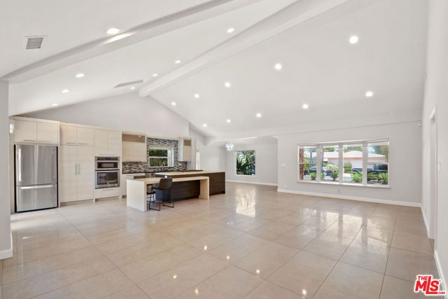 15424 Camarillo Street, Sherman Oaks, CA 91403