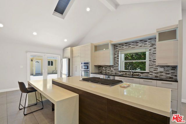 15424 Camarillo Street, Sherman Oaks, CA 91403