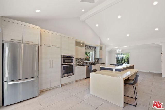 15424 Camarillo Street, Sherman Oaks, CA 91403