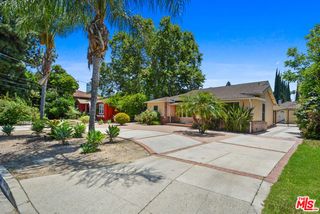 15424 Camarillo Street, Sherman Oaks, CA 91403