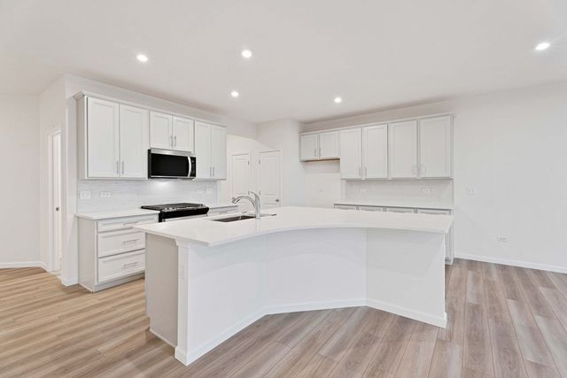 24424 W Alexis Lane 55405, Plainfield, IL 60585