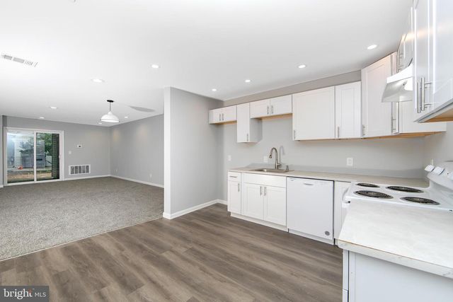 608 BROMLEY EST, Pine Hill, NJ 08021