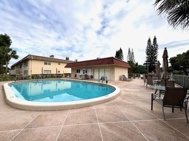 116 Oxford 400, West Palm Beach, FL 33417