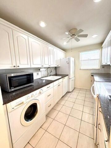 116 Oxford 400, West Palm Beach, FL 33417