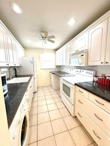 116 Oxford 400, West Palm Beach, FL 33417