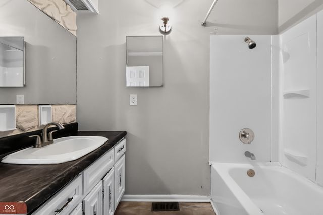 8707 Elmonte Drive, Indianapolis, IN 46226