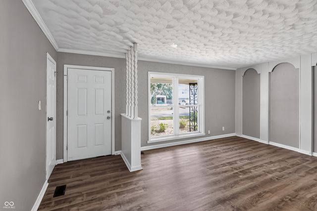 8707 Elmonte Drive, Indianapolis, IN 46226