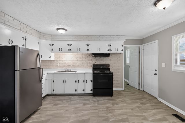 8707 Elmonte Drive, Indianapolis, IN 46226