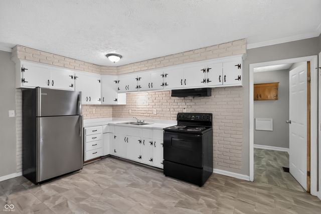 8707 Elmonte Drive, Indianapolis, IN 46226