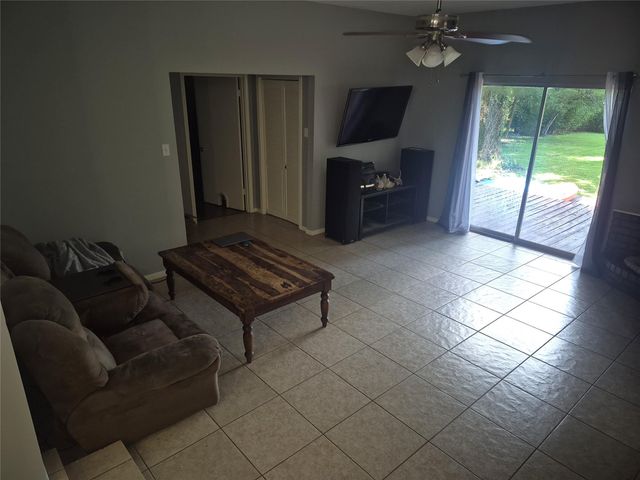 8312 Elm Drive, Montgomery, TX 77316