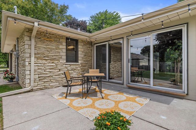 N61W23015 Silver Spring DRIVE, Sussex, WI 53089