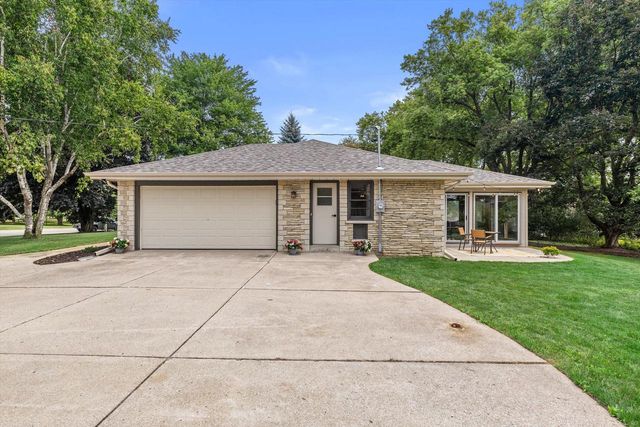 N61W23015 Silver Spring DRIVE, Sussex, WI 53089