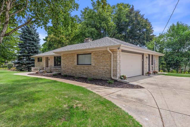 N61W23015 Silver Spring DRIVE, Sussex, WI 53089