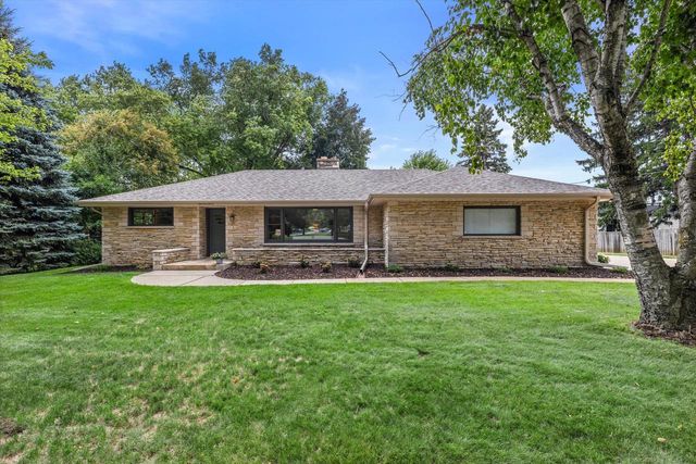 N61W23015 Silver Spring DRIVE, Sussex, WI 53089