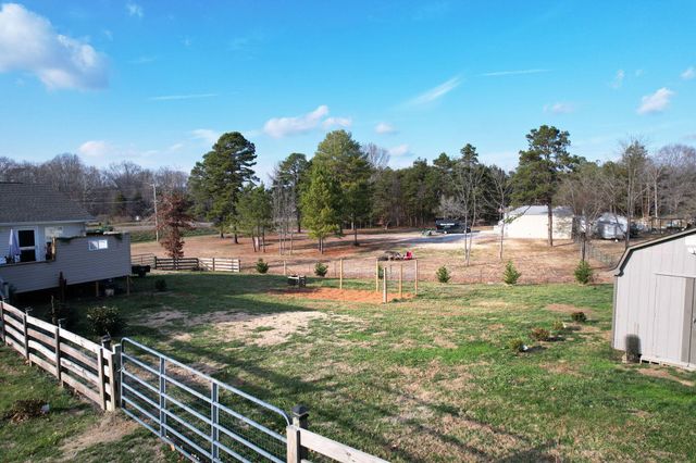 105 County Road 582, Athens, TN 37303