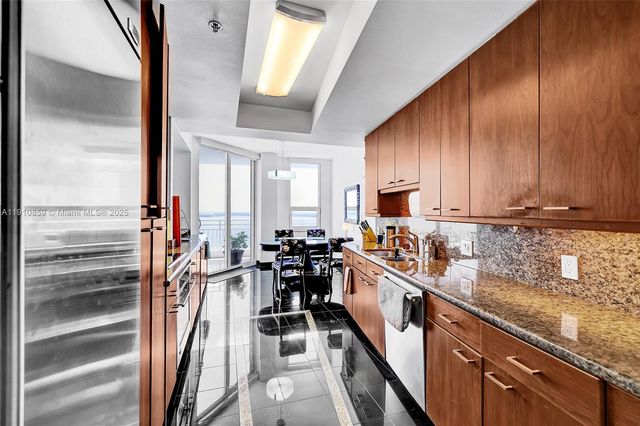 808 E Brickell Key Dr 2104, Miami, FL 33131